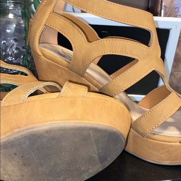 UOI Boutique Brown Wedges - Picture 8 of 11